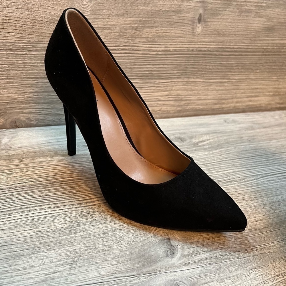 New without tags Abound black classic pointed black flocked heels size 9